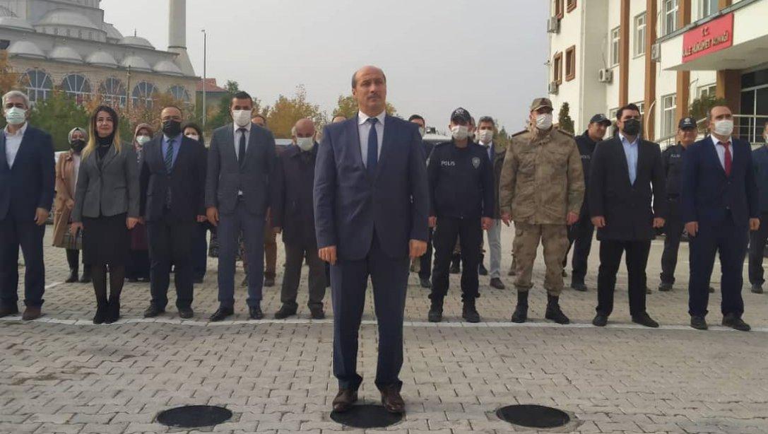 24 Kasım Öğretmenler Günü münasebetiyle Atatürk Anıtı'na çelenk sunma töreni gerçekleştirildi.