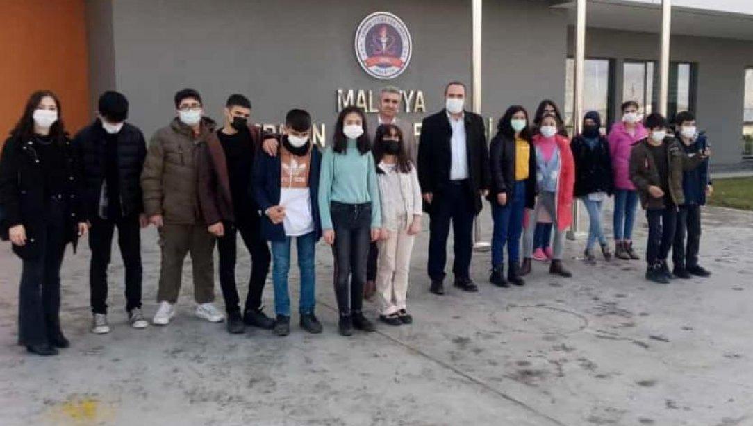 İlçemiz Tahsin Başdemir Ortaokulu 8. sınıf öğrencileri, Erman Ilıcak Fen Lisesini ve Niyazi Mısri Sosyal Bilimler Lisesini ziyaret etti.
