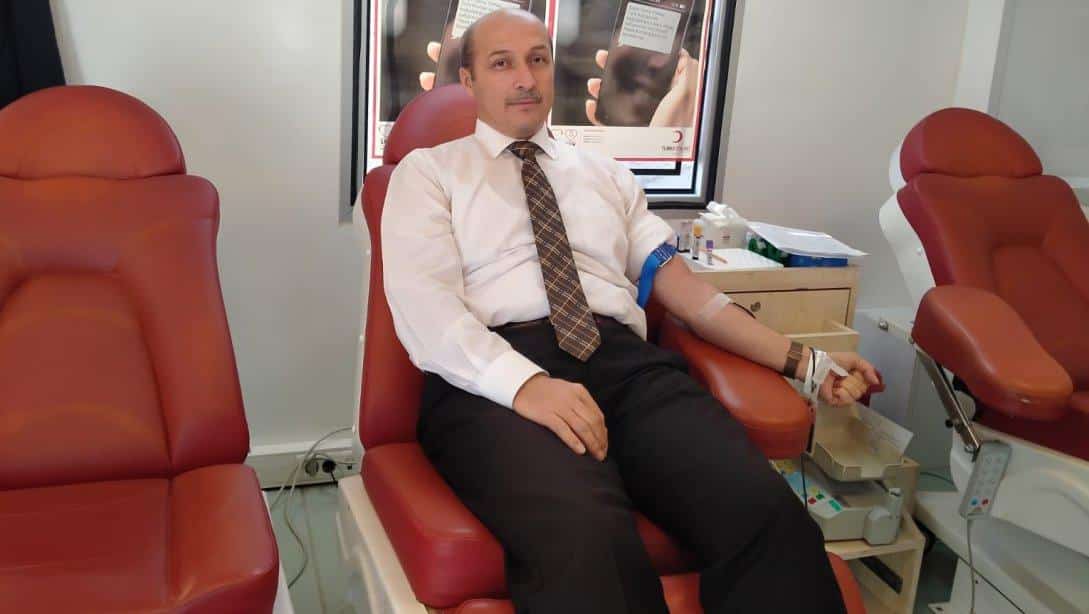 Kale Kaymakamlığı himayesinde gerçekleştirilen Kan Bağışı kampanyasına Kaymakamımız Sayın Mustafa AKSOY, İlçe Milli Eğitim Müdürümüz Sayın Recep BULUT ve diğer kurum amirleri katıldı.