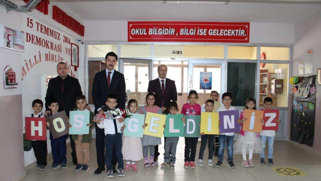 Kaymakamımız Sayın Mustafa AKSOY ile İlçe Milli Eğitim Müdürümüz Sayın Recep BULUT, Bent Ortaokulu'nu ziyaret etti.