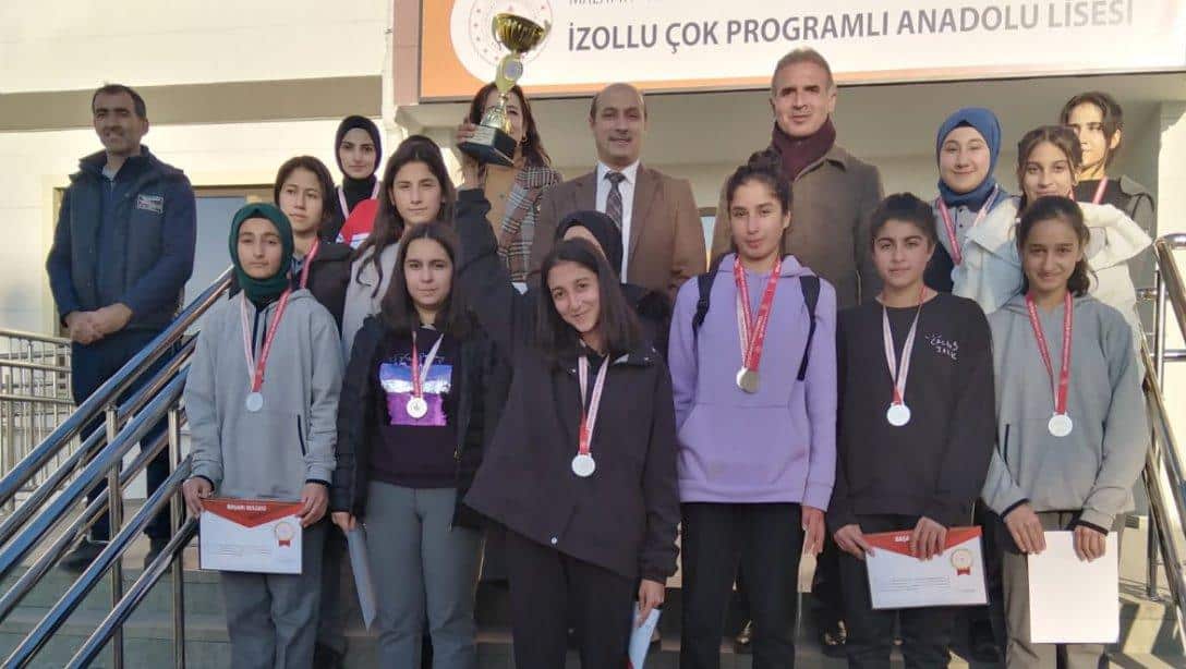 Okul sporları kapsamında ilimiz genelinde düzenlenen Genç Kızlar-A futbol kategorisinde İzollu Çok Programlı Anadolu Lisemiz il ikincisi olmuştur.
