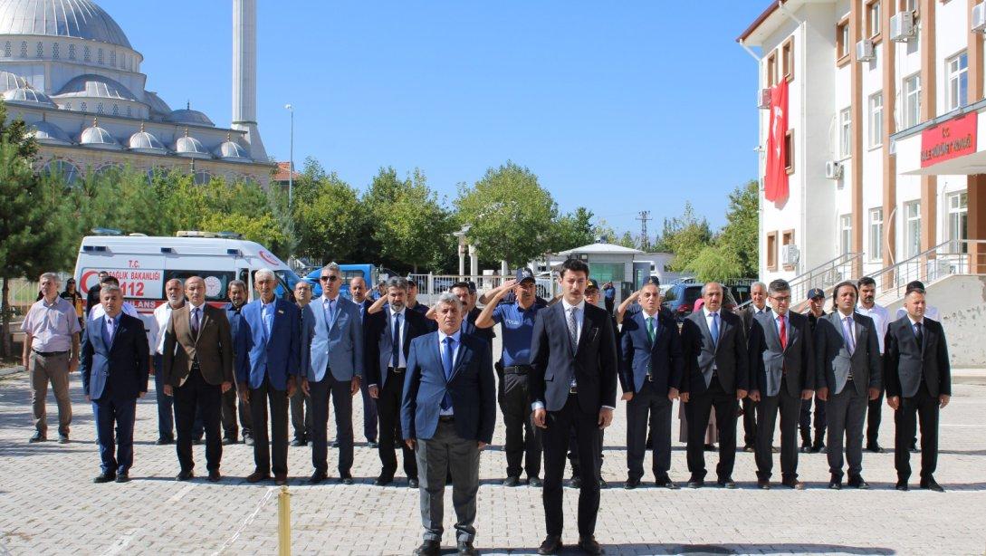 19 Eylül Gaziler Günü Münasebetiyle Atatürk Anıtı'na Çelenk Sunma Töreni Gerçekleştirildi.