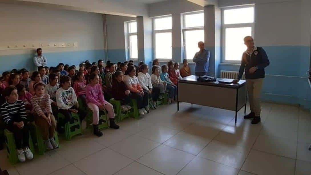 İlçemiz Kıyıcak Yavuz Selim İlkokulu'nda  Öğrencilere Siber Farkındalık Semineri Verildi.