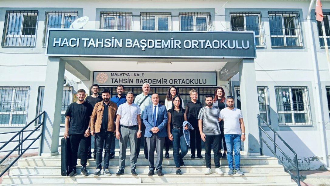 İlçemizde, Malatya Büyükşehir Belediyesi Sanatçıları tarafından tiyatro etkinlikleri yapıldı.