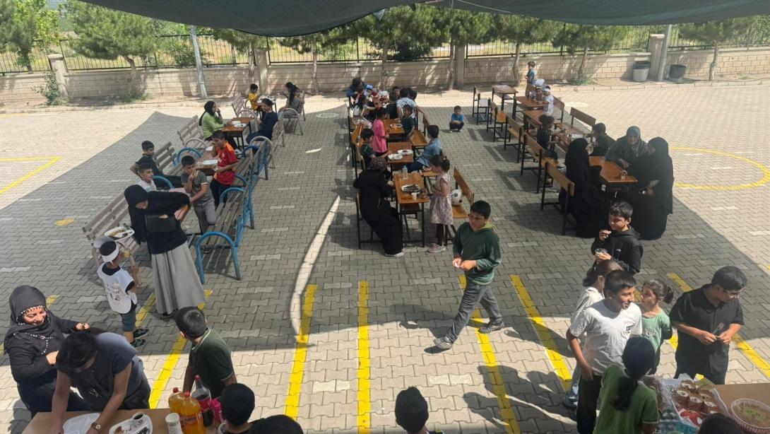 Bent İlkokulu ve Bent Ortaokulu'ndan Anlamlı Kermes.