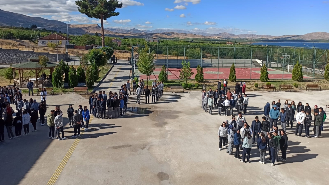 İLÇEMİZDE DEPREM TATBİKATI GERÇEKLEŞTİRİLDİ.